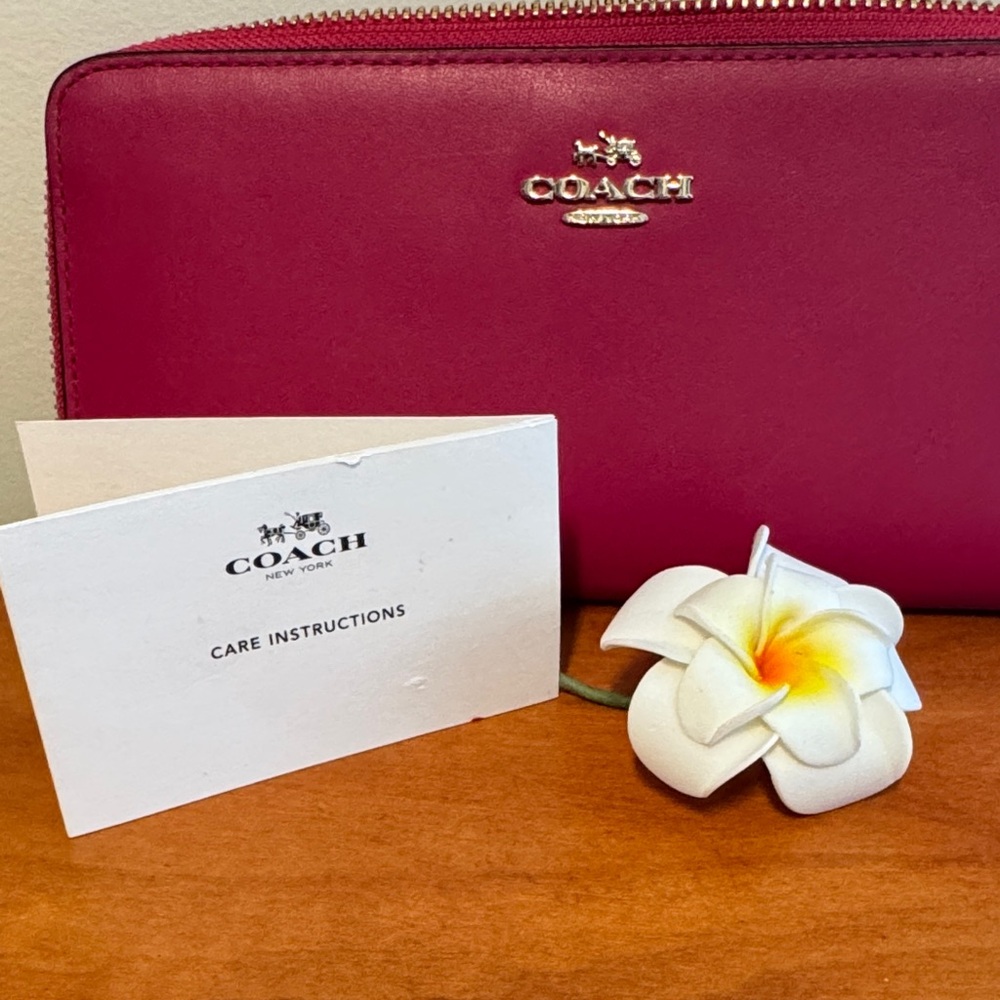 Coach Fuchsia Wallet - Picture 7 of 12